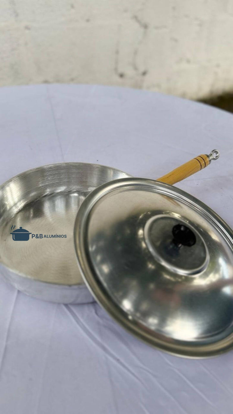 Frigideira em Alumínio Batido N° 26 com Tampa Leve